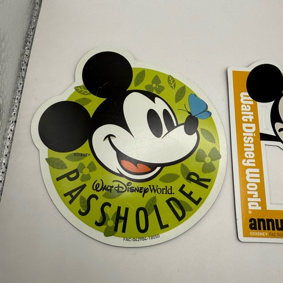 Authentic Walt Disney Flower & Garden Mickey Annual Passholder Magnet (2) Lot - Picture 3 of 5